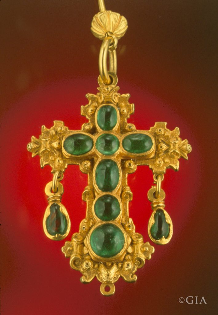 Emerald-set-crucifix-Nuestra-Senora-de-Atocha - GIA 4Cs