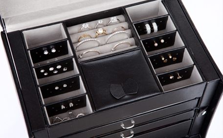 Black jewelry organization kit