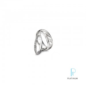 This pair of platinum wedding bands complements one another. The bride’s ring features pavé set diamonds and the groom’s has a matte finish. Courtesy: Platinum Guild International, USA