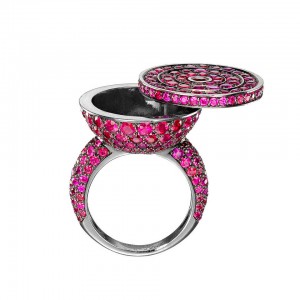 This Secret ring by Boucheron has 270 round brilliant cut rubies weighing 6.93 carats, mounted in blackened 18K white gold. The top of the ring is a flat disc that rotates which allows access to the hidden compartment. Courtesy: 1stdibs.com.
