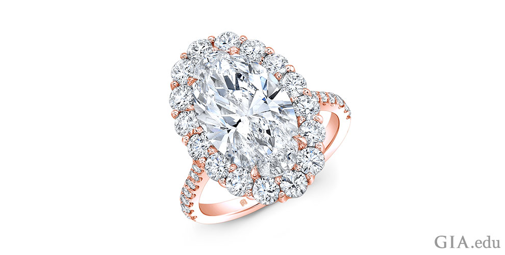 婚約指輪のセッティング：金属がダイヤモンドの色の見え方に与える影響とは