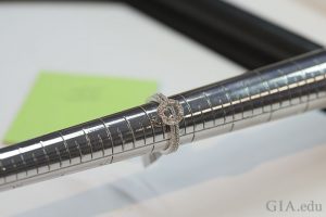 Ring Size Guide: Tips and Ring Size Chart | GIA 4Cs