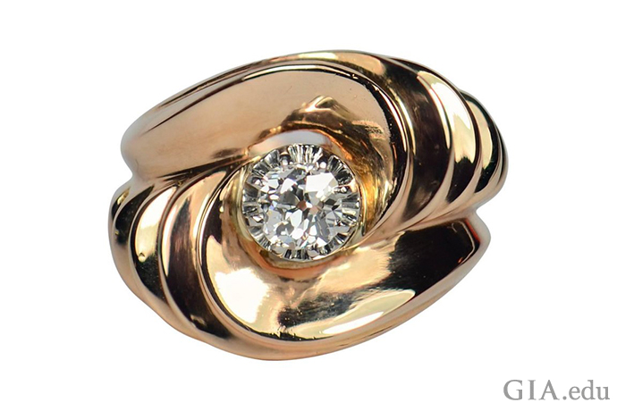 Gold? Check. Sculptural aesthetic? Check. Rounded edges? Check. This ring has all the hallmarks of the Retro era – and demands to be noticed. Courtesy: 1stdibs.com