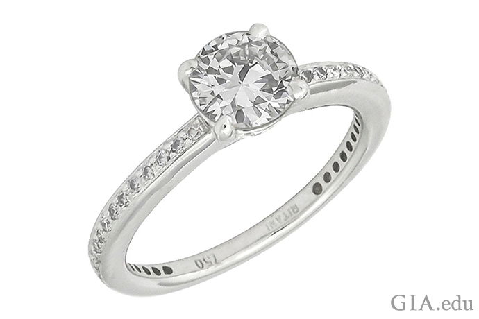 Round brilliant cut diamond engagement ring set in white gold, with a quality stamp of 750 ppt.