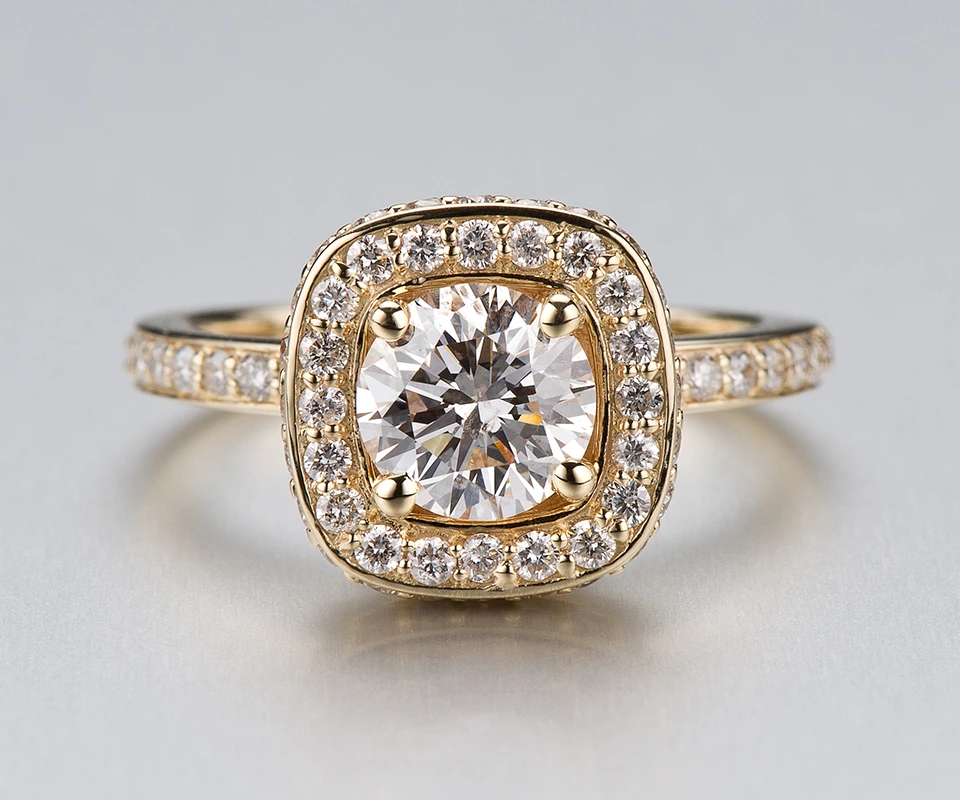 Round brilliant diamond halo ring