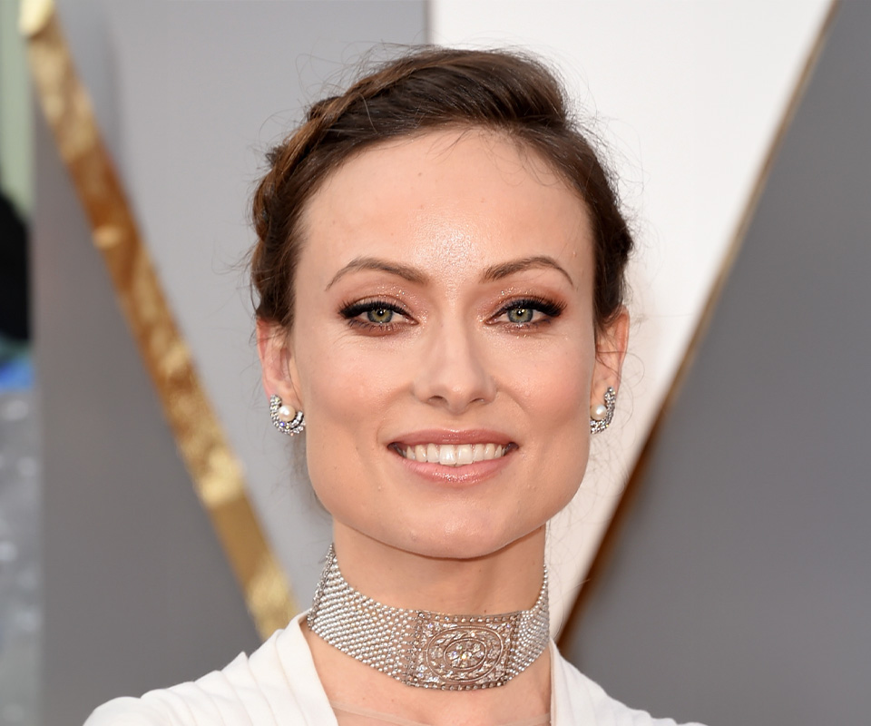 Olivia Wilde wearing a diamond and pearl choker.