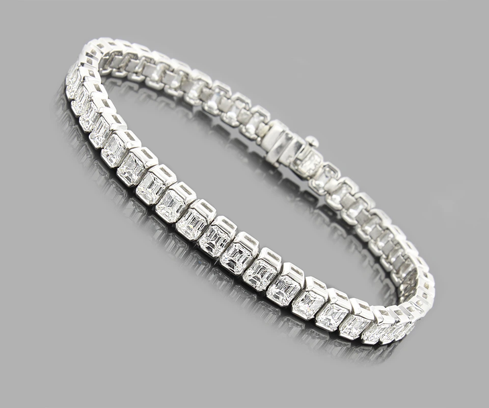 Bold and modern, this luxurious tennis bracelet consists of emerald cut diamonds set in platinum
