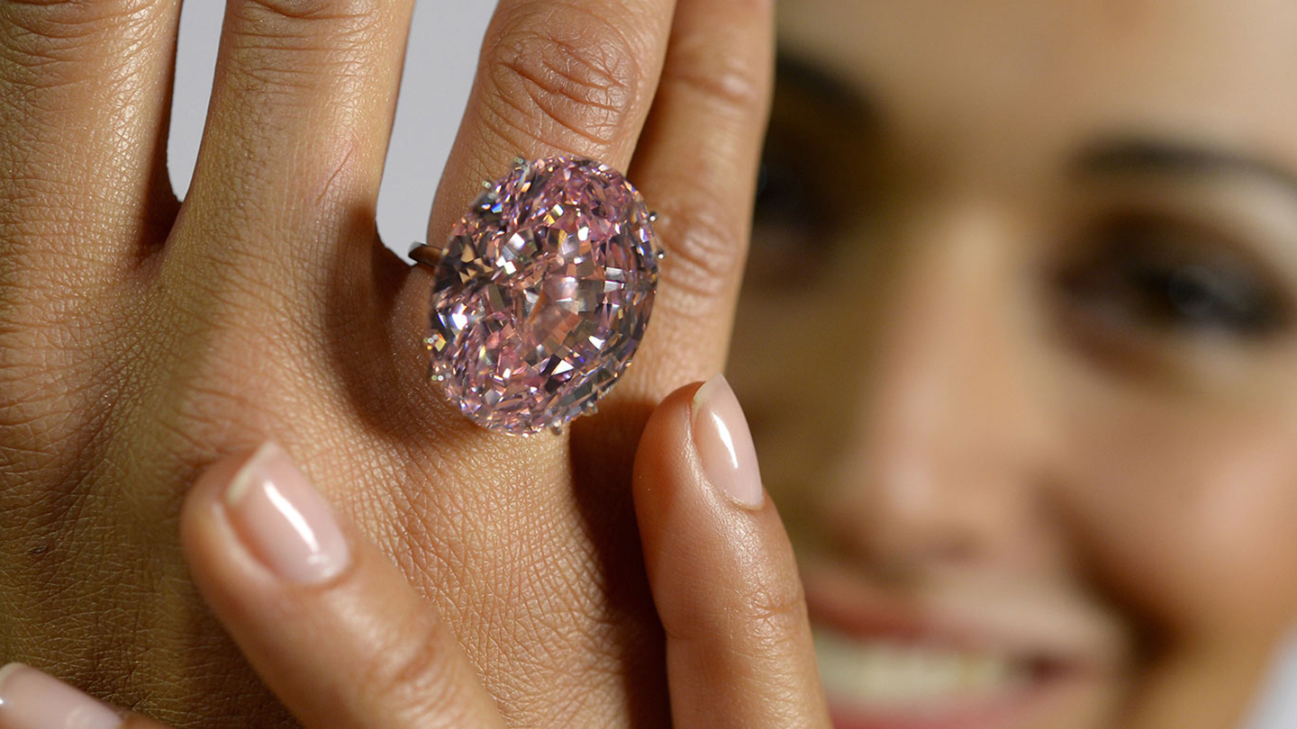 CTF Pink Star diamond ring on model’s hands