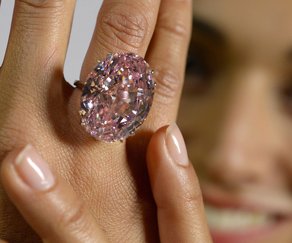 CTF Pink Star diamond ring on model’s hands